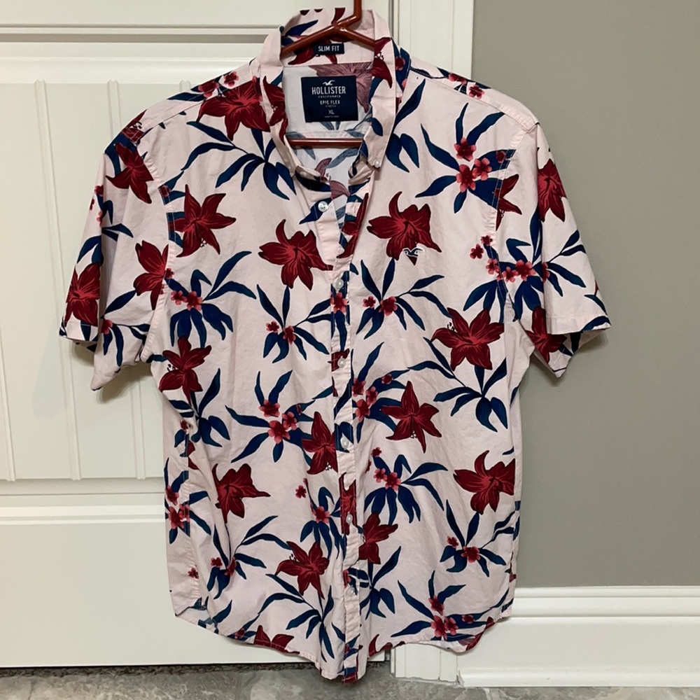 Hollister short sleeve button up